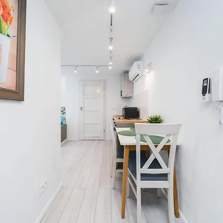 Apartment Ice