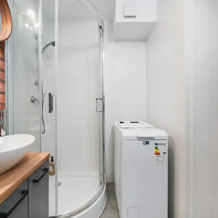 Apartment Ice