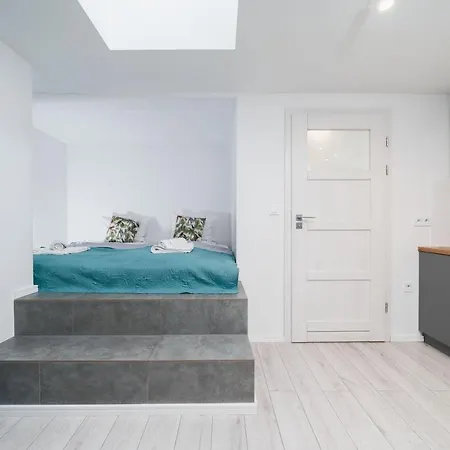 Apartment Ice