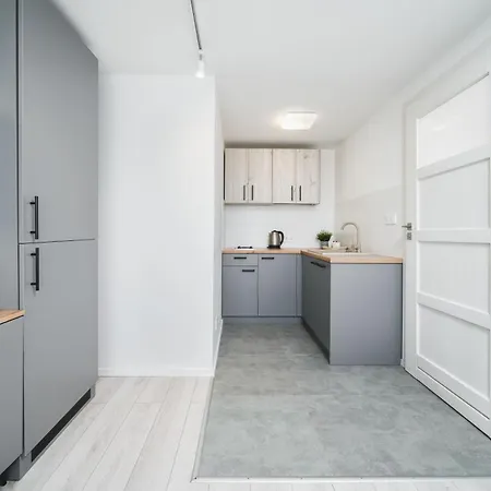 Apartment Ice